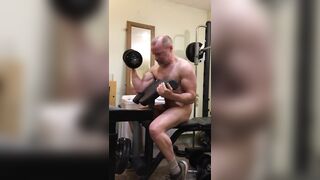 Big hard muscle stud gets turned on doing bicep curls, gets annoyed after failing last rep - 7 image