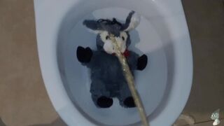 I peesing on this cute donkey!! So much PEE!!!!!! - 1 image