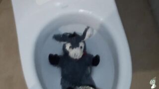 I peesing on this cute donkey!! So much PEE!!!!!! - 10 image