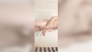Muscler Twink masturbation - 6 image