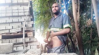 Worker masturbating minutes of construction blocks - 10 image