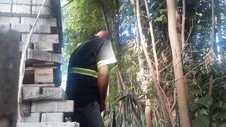 Worker masturbating minutes of construction blocks - 2 image