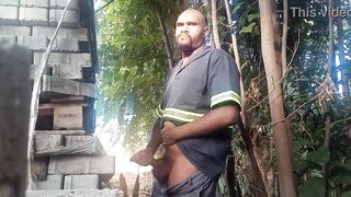 Worker masturbating minutes of construction blocks - 4 image