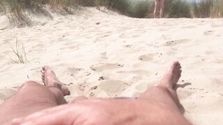 I let strangers watch me cum on the beach - 3 image