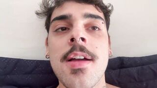 Lukinhas hitting and putting dick up his ass