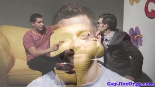 Orgy loving gay hunk gets tagteamed