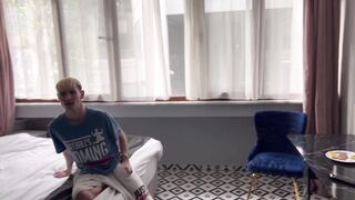 Gay guy called the receptionist to persuade him to have sex