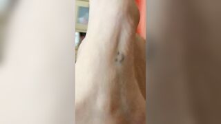 My lovely toes n feet be kind