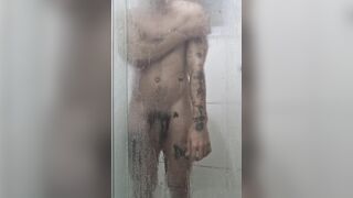 Jerking off to the shower