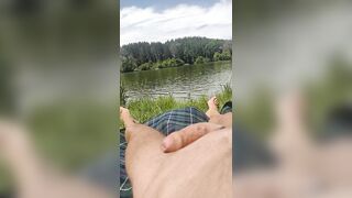 Nackt am See. Angler auf dem Boot - 3 image