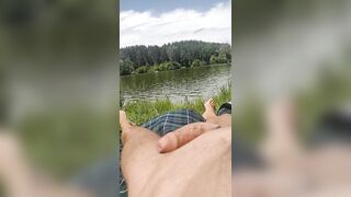 Nackt am See. Angler auf dem Boot - 4 image
