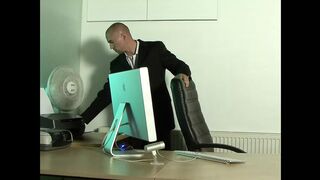 Vin Costes, solo masturbation in the office, to relax after