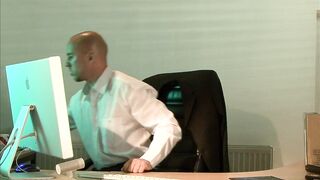 Vin Costes, solo masturbation in the office, to relax after