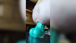 Huge Dildo Assfuck Slowmotion