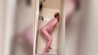 Daddy plays in the shower - 4 image