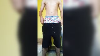 Watch the correct way to masturbate in the room - 1 image