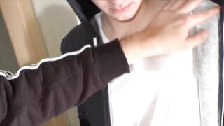 Watch this hot babe give a steamy handjob in the bath