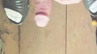 Getting a break from the house - outdoor sex with a hot chick