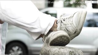 Get ready to twerk, play, and have a blast with this hot chick's games!