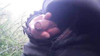 Jon Arteen pulls out his beautiful penis and urinates outdoors. Asian gay pornography featuring an effeminate young man.