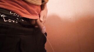 How this sexy twink pees when he wakes up with a hard-on morning erection for several days?