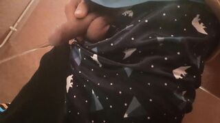 How this sexy twink pees when he wakes up with a hard-on morning erection for several days?