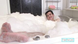 Horny Cute Twink Xander H Masturbates And Pokes His Butt!