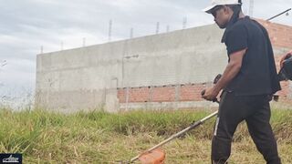 THE BOSS AND THE EMPLOYEE The employee finishes his task and his boss gets very aroused seeing him all sweaty.