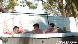 Sweaty Hunk Foursome For Last Weekend At Singles Resort - NextDoorStudios