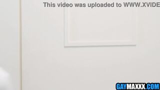 Gay strangers massage & fuck in love hotel