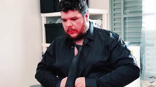 Watch this chubby bear get a rough and wild pica test on the couch - 8 image