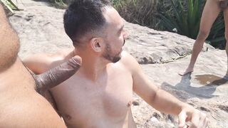 Watch this intense bareback interracial fuck on the beach with a muscular guy and his muscular body