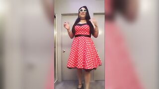 Your Vintage Girlfriend Outfit Video - 2 image
